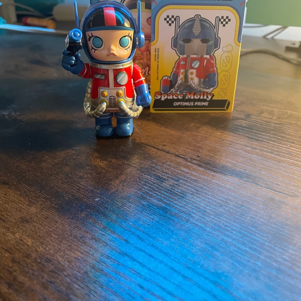 Space Molly Optimus Prime Figure *Confirmed*